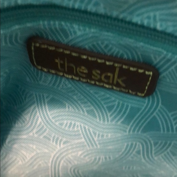 Gorgeous “the sak” leather purse!